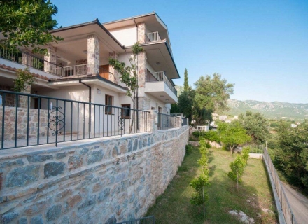 Schönes Steinhaus mit Panoramablick auf das Meer in Budva, Montenegro Immobilien, Immobilien in Montenegro