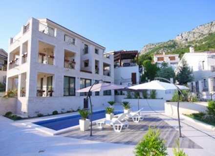 Villa with Panoramic Mountain and Sea Views, Karadağ da satılık havuzlu villa, Karadağ da satılık deniz manzaralı villa, Becici satılık müstakil ev