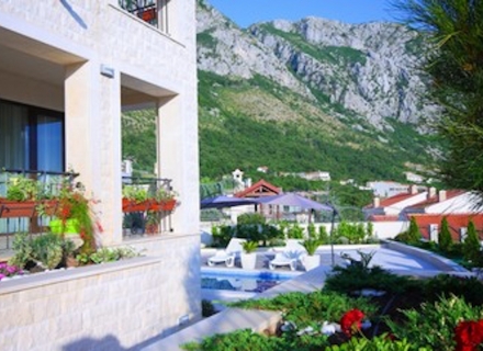 Villa mit Panoramablick auf die Berge und das Meer, Haus mit Meerblick zum Verkauf in Montenegro, Haus in Montenegro kaufen