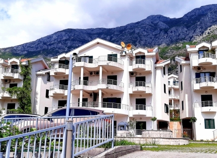 Trosoban stan u kompleksu, Risan, Nekretnine u Crnoj Gori, prodaja nekretnina u Crnoj Gori, stanovi u Kotor-Bay