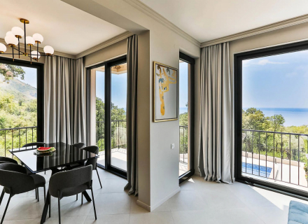 Ein Ferienhausdorf mit vier Häusern in Reževići, Montenegro Immobilien, Immobilien in Montenegro