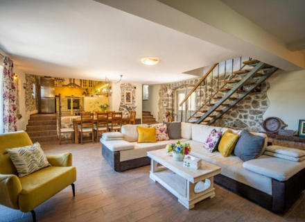 1,888 / 5,000 Renoviertes Steinhaus zum Verkauf auf der Halbinsel Luštica, Lustica Peninsula Hausverkauf, Krasici Haus kaufen, Haus in Montenegro kaufen