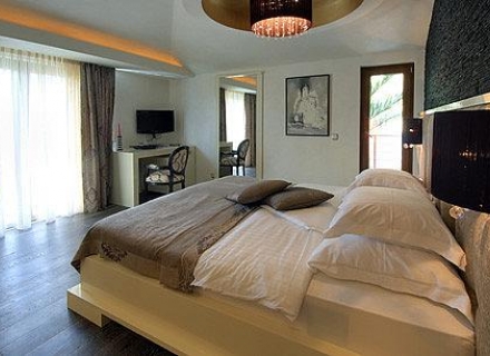 Kotor, Dobrota'da Satılıl Butik Otel, karadağ da satılık cafe, montenegro satılık lokanta, Karadağ da satılık lokanta
