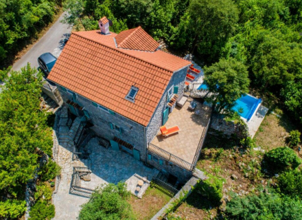 1,888 / 5,000 Renoviertes Steinhaus zum Verkauf auf der Halbinsel Luštica, Haus mit Meerblick zum Verkauf in Montenegro, Haus in Montenegro kaufen