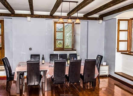 Velika vila na obali Zaliva u Stolivu, kuća blizu mora Crna Gora, kuća Crna Gora prodaja, kuća Crna Gora