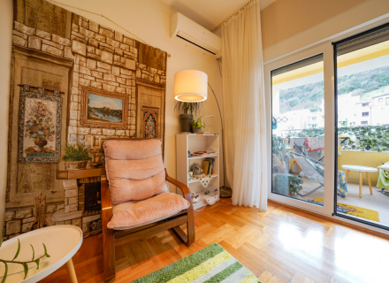 Apartment mit drei Schlafzimmern und Bergblick in Budva, Montenegro Immobilien, Immobilien in Montenegro, Wohnungen in Region Budva