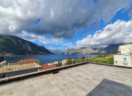 Panoramik Kotor Körfezi manzaralı çatı katı, Dobrota dan ev almak, Kotor-Bay da satılık ev, Kotor-Bay da satılık emlak
