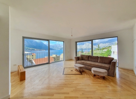 Penthouse sa panoramskim pogledom na Bokokotorski zaliv, prodaja stana u Dobrota, kupovina kuće u Crnoj Gori, kupovina stana na moru u Crnoj Gori