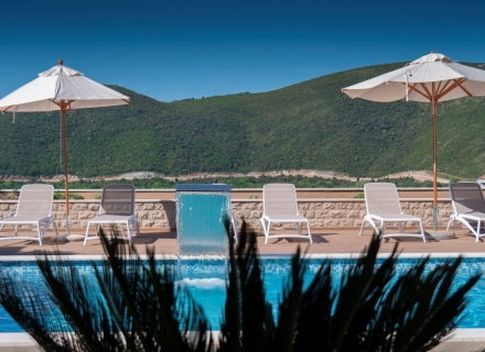 Schöne Villa mit Pool in der Nähe von Budva, Region Budva Hausverkauf, Becici Haus kaufen, Haus in Montenegro kaufen
