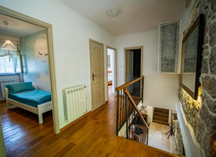 1,888 / 5,000 Renoviertes Steinhaus zum Verkauf auf der Halbinsel Luštica, Villa in Lustica Peninsula kaufen, Villa in der Nähe des Meeres Krasici