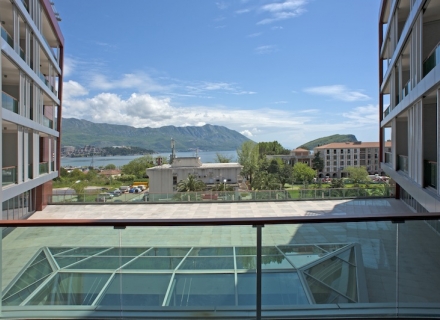 RENTAL BUSINESS FOR SALE IN BUDVA: Fully furnished 2-bedroom apartment in a

4* hotel in TQ Plaza

Fully furnished 2-bedroom apartment in a new 4-star hotel in the very center of

Budva, located only a few steps from the promenade and the beach, Old town Budva

and yacht marina.