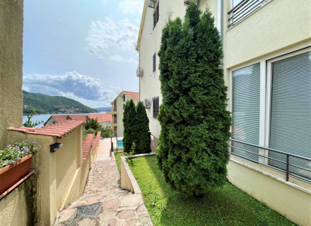 Prostran dvoetažni stan sa pogledom na more u Kamenarima, Herceg Novi, stanovi u Crnoj Gori, stanovi sa visokim potencijalom zakupa u Crnoj Gori, apartmani u Crnoj Gori