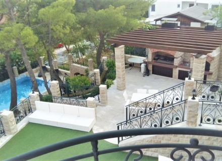 Luxusapartment mit Panoramablick in Baošići, Verkauf Wohnung in Baosici, Haus in Montenegro kaufen