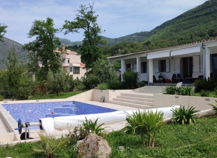 Jednospratna kuća sa bazenom Kavač Tivat, Nekretnine Crna Gora, nekretnine u Crnoj Gori, Region Tivat prodaja kuća