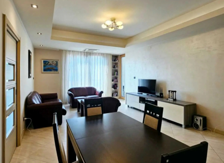 Apartament z trzema sypialniami w Budvie, mieszkanie na sprzedaż w Region Budva, sprzedam mieszkanie w Budva, kup dom w Czarnogórze
