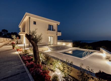 Dve prelepe vile sa panoramskim pogledom na more, prodaja kuća Crna Gora, kupiti vilu u Region Budva, vila blizu mora Becici