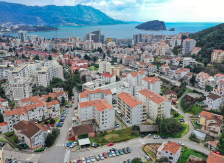 Apartment mit drei Schlafzimmern und Bergblick in Budva, Wohnungen in Montenegro, Wohnungen mit hohem Mietpotential in Montenegro kaufen