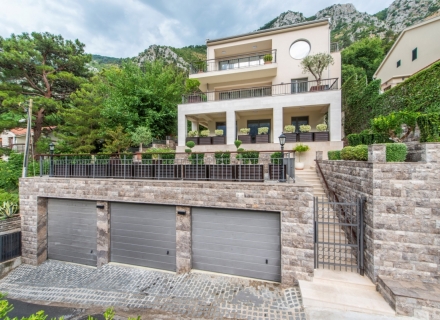 Erstaunliche Luxusapartments zum Verkauf mit Blick auf die Bucht und die Altstadt von Kotor, Kotor-Bay Hausverkauf, Dobrota Haus kaufen, Haus in Montenegro kaufen