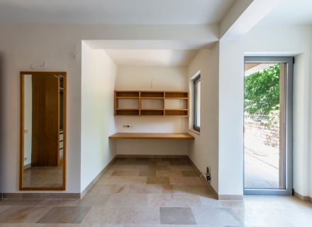 Erstaunliche Luxusapartments zum Verkauf mit Blick auf die Bucht und die Altstadt von Kotor, Villa in Kotor-Bay kaufen, Villa in der Nähe des Meeres Dobrota