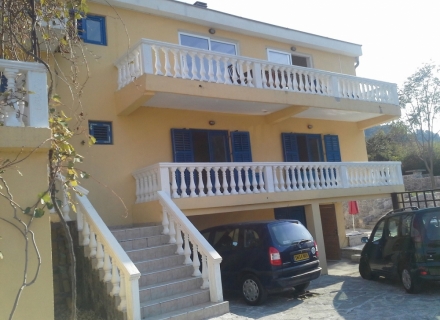 Kotor'a 6 km Panaromik Manzaralı Villa, Kotor-Bay satılık müstakil ev, Kotor-Bay satılık villa