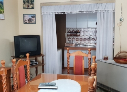 Kıyı Şeridinde Tripleks, Kotor-Bay satılık müstakil ev, Kotor-Bay satılık villa