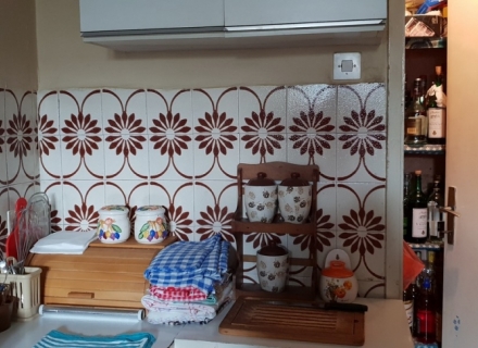 Trospratna kuca u Muo na prvoj liniji do mora, prodaja kuća Crna Gora, kupiti vilu u Kotor-Bay, vila blizu mora Dobrota