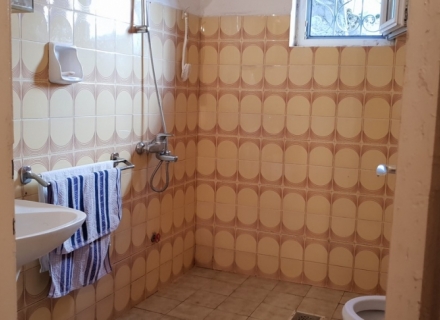Trospratna kuca u Muo na prvoj liniji do mora, kuća blizu mora Crna Gora, kuća Crna Gora prodaja, kuća Crna Gora