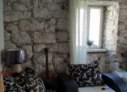 Trospratna kuca u Muo na prvoj liniji do mora, kuća blizu mora Crna Gora, kuća Crna Gora prodaja, kuća Crna Gora