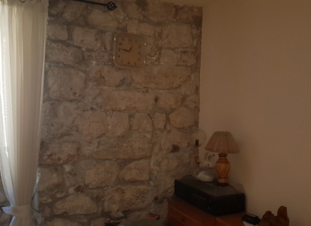 Trospratna kuca u Muo na prvoj liniji do mora, Nekretnine Crna Gora, nekretnine u Crnoj Gori, Kotor-Bay prodaja kuća