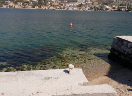 Trospratna kuca u Muo na prvoj liniji do mora, kuća blizu mora Crna Gora, kuća Crna Gora prodaja, kuća Crna Gora