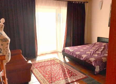 Becici'de Lüks Villa, Karadağ da satılık havuzlu villa, Karadağ da satılık deniz manzaralı villa, Becici satılık müstakil ev