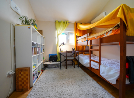 Apartment mit drei Schlafzimmern und Bergblick in Budva, Wohnung mit Meerblick zum Verkauf in Montenegro, Wohnung in Becici kaufen, Haus in Region Budva kaufen