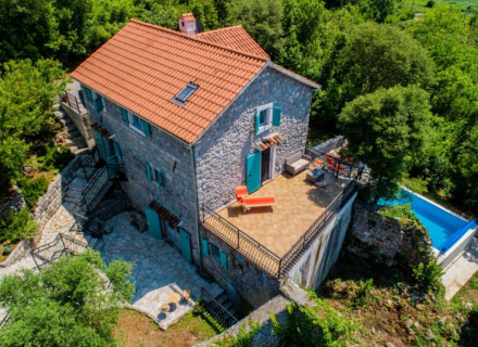 1,888 / 5,000 Renoviertes Steinhaus zum Verkauf auf der Halbinsel Luštica, Haus mit Meerblick zum Verkauf in Montenegro, Haus in Montenegro kaufen