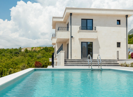 Panoramik Deniz Manzaralı İki Güzel Villa, Karadağ Villa Fiyatları Karadağ da satılık ev, Montenegro da satılık ev, Karadağ satılık villa