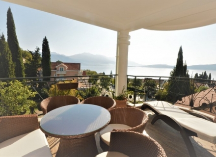 Luxusapartment mit Panoramablick in Baošići, Wohnungen in Montenegro, Wohnungen mit hohem Mietpotential in Montenegro kaufen