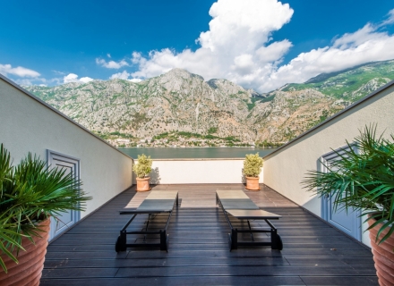 Erstaunliche Luxusapartments zum Verkauf mit Blick auf die Bucht und die Altstadt von Kotor, Kotor-Bay Hausverkauf, Dobrota Haus kaufen, Haus in Montenegro kaufen