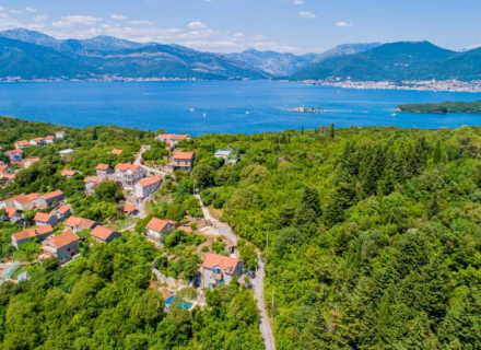 1,888 / 5,000 Renoviertes Steinhaus zum Verkauf auf der Halbinsel Luštica, Villa in Lustica Peninsula kaufen, Villa in der Nähe des Meeres Krasici