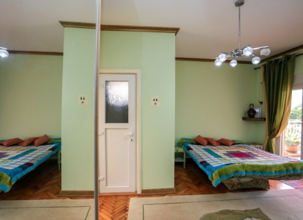 Biele'de harika bir bahçeye sahip üç katlı ev, Herceg Novi satılık müstakil ev, Herceg Novi satılık villa