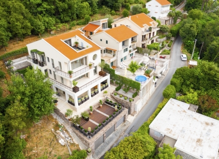 Erstaunliche Luxusapartments zum Verkauf mit Blick auf die Bucht und die Altstadt von Kotor, Villa in Kotor-Bay kaufen, Villa in der Nähe des Meeres Dobrota