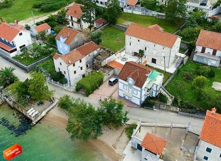 Velika vila na obali Zaliva u Stolivu, kuća blizu mora Crna Gora, kuća Crna Gora prodaja, kuća Crna Gora