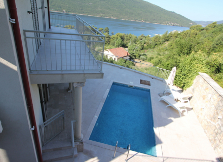 Havuzlu ve muhteşem deniz manzaralı ev, Herceg Novi satılık müstakil ev, Herceg Novi satılık villa