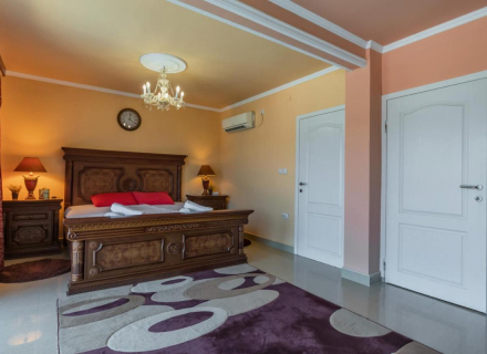 Yüzme havuzlu, güzel deniz ve adalar manzaralı satılık villa, Karadağ Villa Fiyatları Karadağ da satılık ev, Montenegro da satılık ev, Karadağ satılık villa