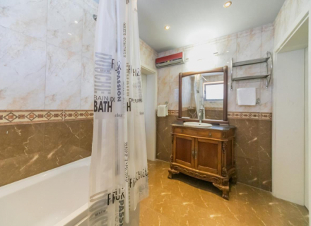 Yüzme havuzlu, güzel deniz ve adalar manzaralı satılık villa, Karadağ satılık ev, Karadağ satılık müstakil ev, Karadağ Ev Fiyatları