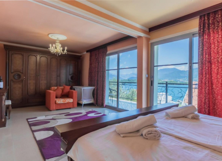 Yüzme havuzlu, güzel deniz ve adalar manzaralı satılık villa, Region Tivat satılık müstakil ev, Region Tivat satılık villa