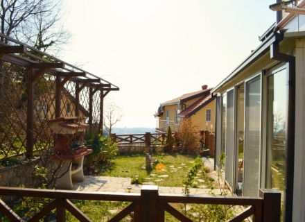 Köy kompleksinde şehir evi, Karadağ da satılık havuzlu villa, Karadağ da satılık deniz manzaralı villa, Bar satılık müstakil ev