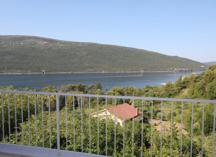 Havuzlu ve muhteşem deniz manzaralı ev, Karadağ satılık ev, Karadağ satılık müstakil ev, Karadağ Ev Fiyatları