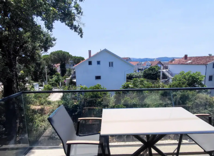 Tivat’ın popüler Seljanovo bölgesinde bulunan toplam 48.