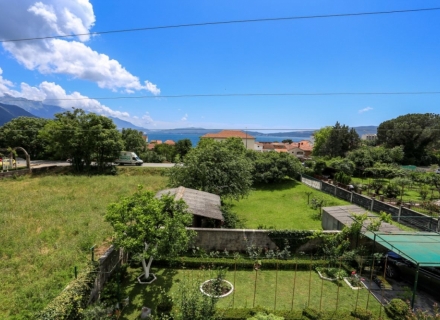 Biele'de harika bir bahçeye sahip üç katlı ev, Herceg Novi satılık müstakil ev, Herceg Novi satılık villa
