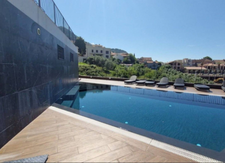 Zwei-Zimmer-Wohnungen in Tivat mit Panoramablick aufs Meer zu verkaufen.