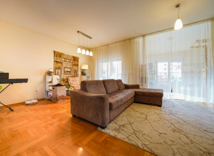 Apartment mit drei Schlafzimmern und Bergblick in Budva, Montenegro Immobilien, Immobilien in Montenegro, Wohnungen in Region Budva